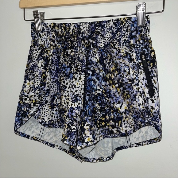 Lululemon Tracker Short V Women's Size 4 US Purple White Floral 4" Inseam Run - Picture 4 of 10